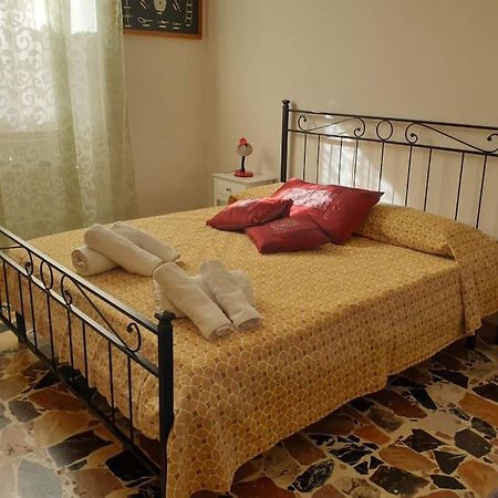 Casa Indipendente Zona Centrale Ла-Маддалена Экстерьер фото