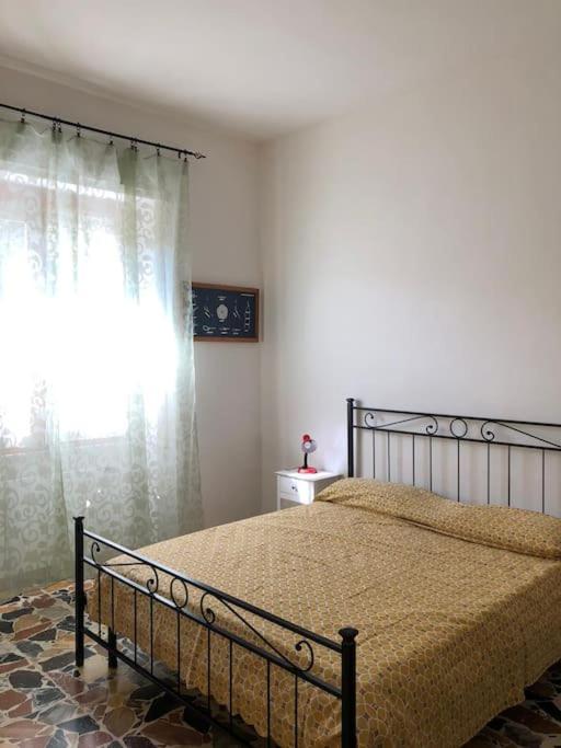 Casa Indipendente Zona Centrale Ла-Маддалена Экстерьер фото