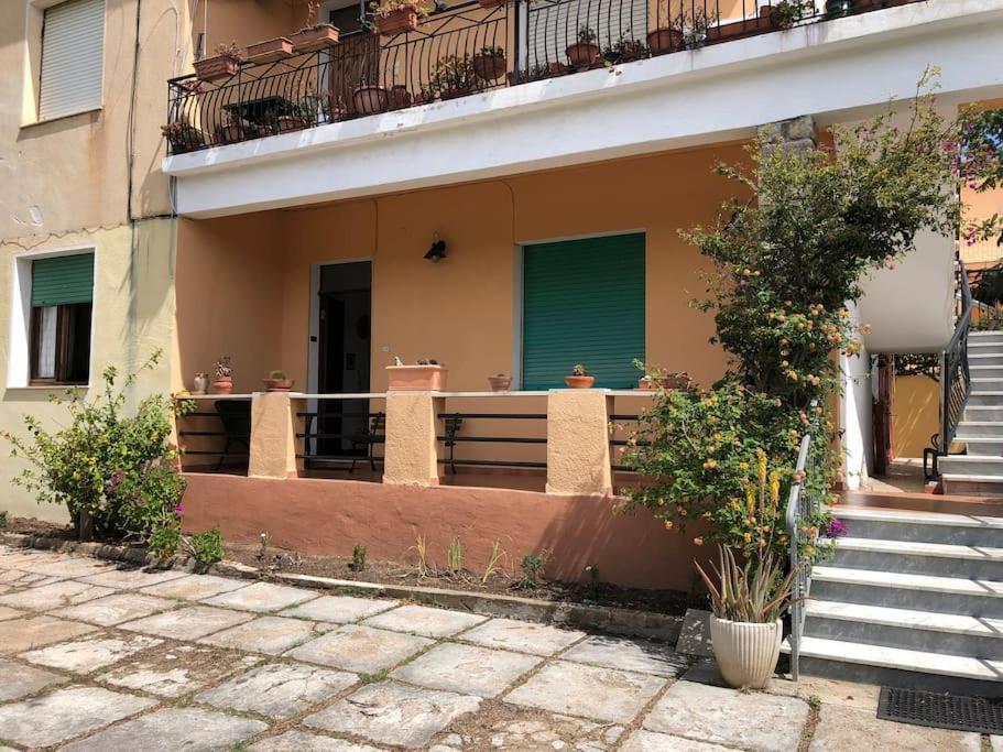 Casa Indipendente Zona Centrale Ла-Маддалена Экстерьер фото