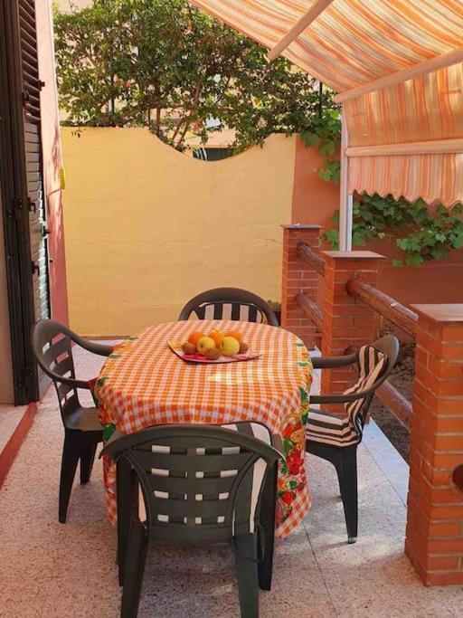 Casa Indipendente Zona Centrale Ла-Маддалена Экстерьер фото